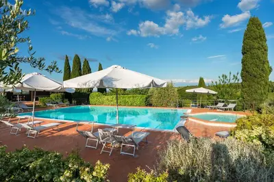 Image de Appartement avec piscine, climatisation, Wifi, Tv, véranda, vue panoramique, près de San Gimignano
