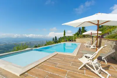 Villa / Independent home à Lucques avec 3 chambres à coucher, 5 couchages