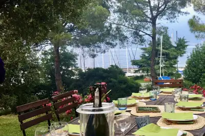 Image de Magnifique villa 9 pax idéale pour familles, avec grand jardin au bord du lac