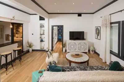 Image de This triplex is a 2 bedroom(s), 2 bathrooms, located in Atlanta, Ga.