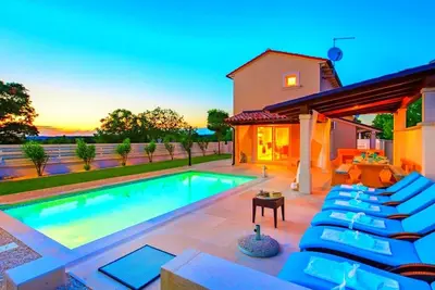 Image de villa de rêve avec piscine