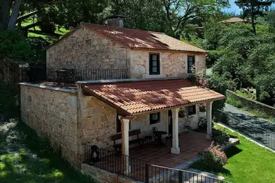 Image de Maison En Pierre Avec Porche Et Terrasse
