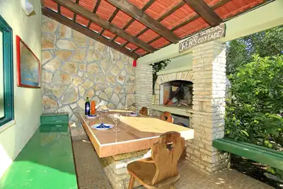 Image de Stone House Oreb's Cottage - Maison en pierre 2 chambres avec terrasse et vue sur le jardin