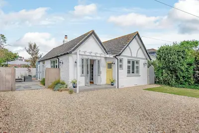 Image de 3 chambres à coucher à East Wittering