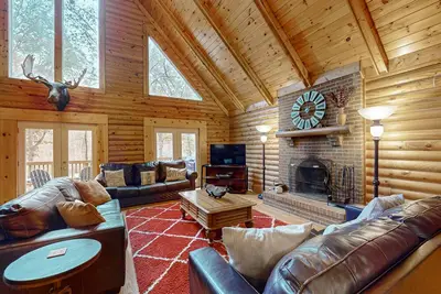 Image de Maison familiale au bord du lac avec table de billard et quai privé!