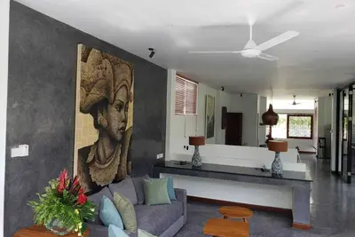 Image de Villa de luxe neuve, avec un espace ouvert lumineux