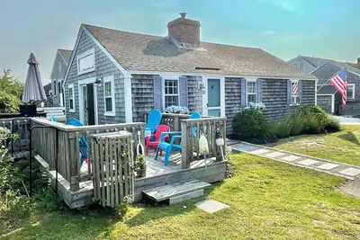 Image de Emplacement! ! Charme - Cape Cottage récemment rénové. Plage de sable privée et océanique à seulement 500 pieds. une façon