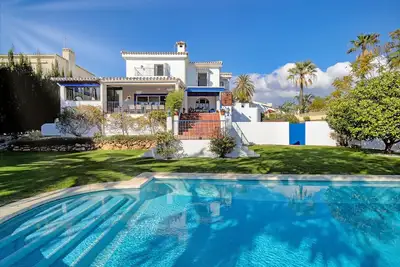 Image de Nouveau! Fabuleux 8 Lits à 5 Minutes à Pied de Banus Jusqu'à 22 Personnes, pas Besoin de Voiture!