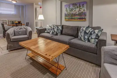 Image de Votre Coeur De Maisonette Au Centre-Ville!