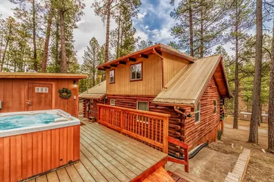 Image de Rustic Grizzly: Perfect 3 bedroom w/ Hot Tub & Pet Friendly