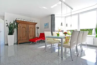 Image de Luxueux appartement moderne avec cheminée et terrasse