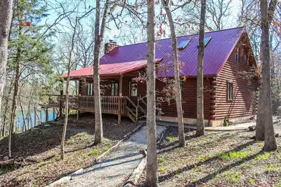 Image de Timber Cove Cabin - une retraite relaxante au bord du lac