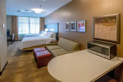 Image de Studio accessible aux malentendants au centre-ville de Denver! Bain à remous partagé + accès à la piscine