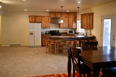 Image de Maison intelligente avec chambre spacieuse et grande cour arrière