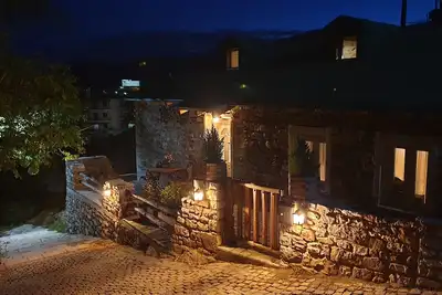 Image de Ancienne maison en pierre dans la partie traditionnelle de Karpenisi.