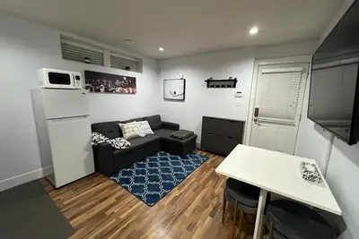 Image de Abordable, propre éclatant, spacieuse et confortable suite d'hôtes 2 chambres / 1 salle de bain complète