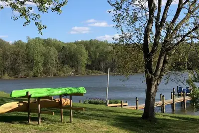 Image de Débranchez et détendez-vous à tout moment de l'année dans une magnifique propriété au bord de l'eau!