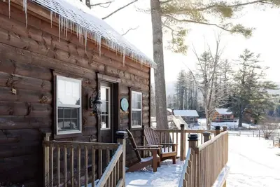 Image de Tout neuf! Coquette cabane en rondins haut de gamme sur le lac!