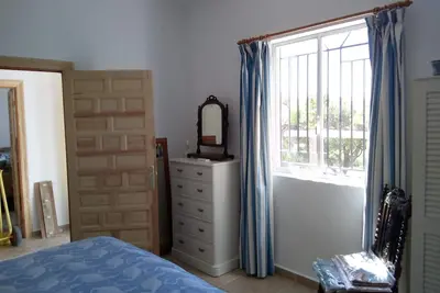 Image de Countryside comfort; amazing sunsets, pool, games room, air/con, wood stove. . .