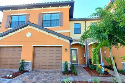 Image de Luxury Townhome In Fabulous Community