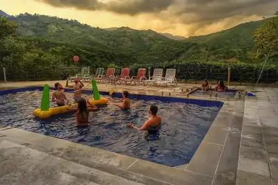 Image de Maison de campagne confortable pour des vacances en famille ou entre amis avec un large espace social