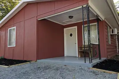 Chalet de deux chambres attenant au parc d'État du lac Barkley et aux terres entre les lacs