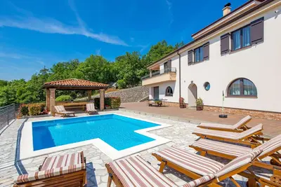 Image de Belle maison de vacances privée avec Wifi, climatisation, piscine privée, Tv et patio