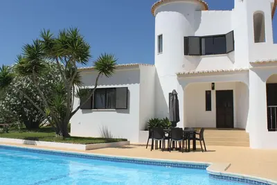 Image de Merveilleuse maison de vacances privée pour 6 personnes avec Wifi, piscine privée, Tv et terrasse