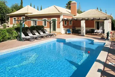Maison de vacances privée avec climatisation, Wifi, piscine privée, Tv, patio, parking