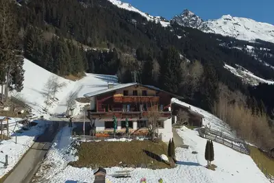 Joli appartement pour 3 personnes avec Wifi, Tv, balcon et parking