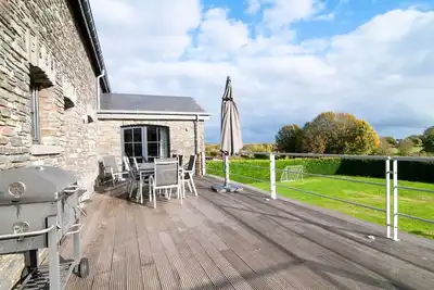 Image de Dans un endroit très calme, tout près des bois, belle maison avec terrasse et vue