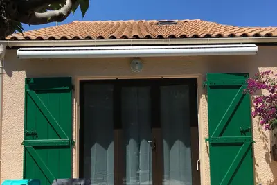 Image de Charmante maison** toute équipée dans résidence avec piscine