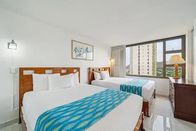 Image de Block to Beach! Koko Resorts at the Waikiki Banyan 23rd Floor Pool View