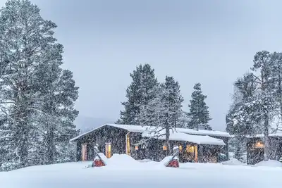 Image de Sont une maison luxueuse avec sauna privé au bord de la rivière
