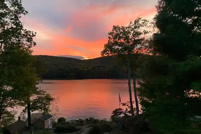 Image de Superbe maison au bord du lac avec une vue imprenable