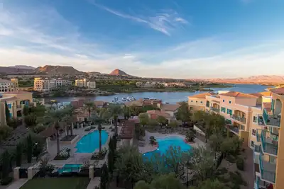 Image de Nouvelle inscription: Condo au dernier étage avec vue imprenable sur le lac et le golf