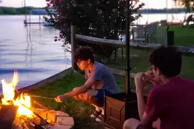 ** Lakefront ** Gem Open Concept mis à jour