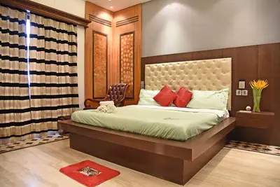 Image de Chambre Coloniale | Park Street à 1 Km | Wifi | Tv | Ac