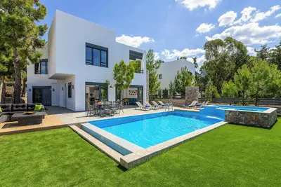 Image de Villa Summer Dawn - Six Chambres Villa, Couchages 6