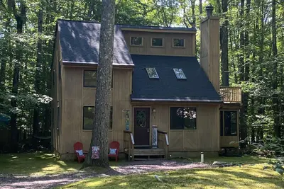 Image de Les Poconos appellent- Locust Lakes gem privé. . Près de Jfbb, casinos et magasins d'usine