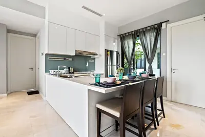 Image de Havre spacieux et élégant pour 4 personnes près de Klcc avec piscine à débordement