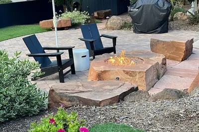 Image de Maison du centre-ville propre et fraîchement rénovée 2 pâtés de maisons jusqu'à la route 66 • Disponible le 1er mars