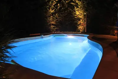 Image de Villa avec piscine entre mer et montagne, proche de Sanary et Bandol