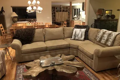 Image de King Chateau - Maison design, quartier recherché, vue incroyable sur les montagnes.