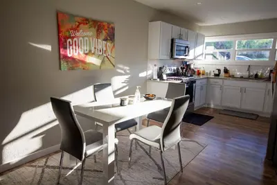 Image de Propre✨ Moderne 🍸 Parfait 👌 Escapade 🛩 15 au centre-ville