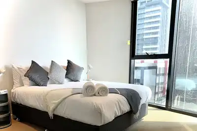 Image de Incroyable appartement à un pâté de maisons de Melbourne Central!
