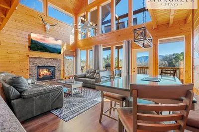 Image de Secluded, 20 Mile View, Theater (75 ”Tv) & Game Room, Hot Tub, Fire Pit, Waterfall