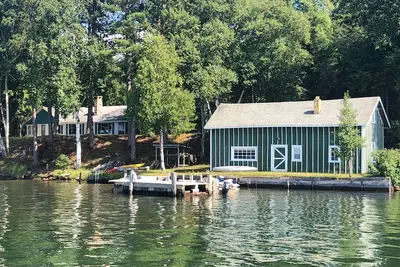 Image de Maison familiale du lac Supérieur sur l'eau