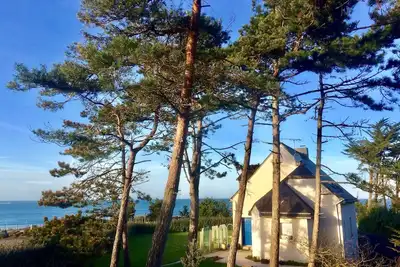 Image de À 30 mètres de la plage, grande maison tout confort avec vue mer, 10 personnes