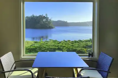 Image de Floras Lake Getaway - charmant appartement avec vue